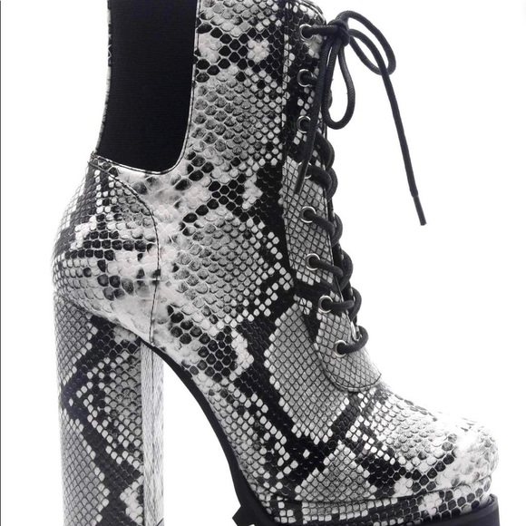 Snake print boots (brand new) - Picture 5 of 5